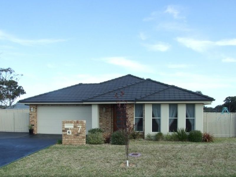 7 Candlebark Crescent, Orange NSW 2800