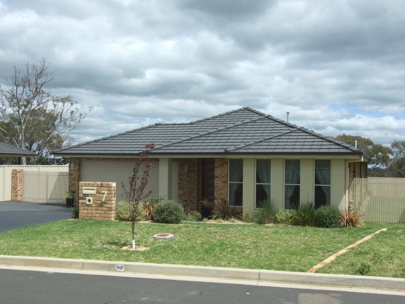 7 Candlebark Crescent, Orange NSW 2800