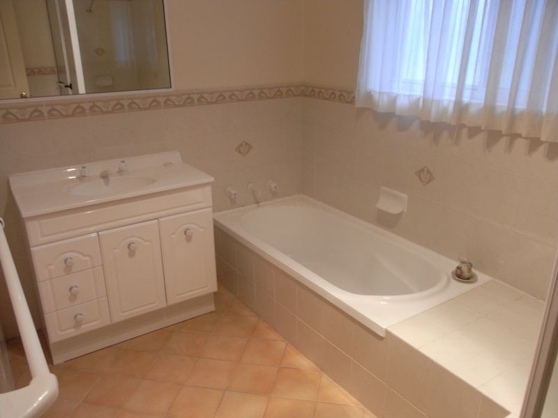 1 Stratford Close, Orange NSW 2800