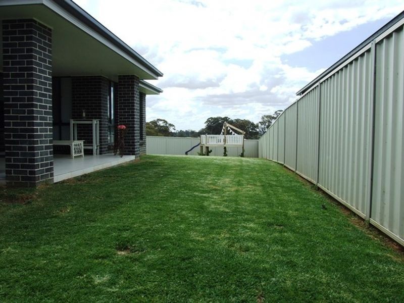 9 Candlebark Crescent, Orange NSW 2800