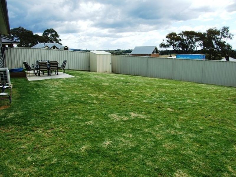 9 Candlebark Crescent, Orange NSW 2800