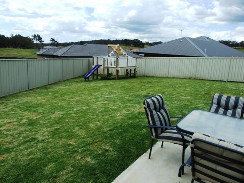 9 Candlebark Crescent, Orange NSW 2800