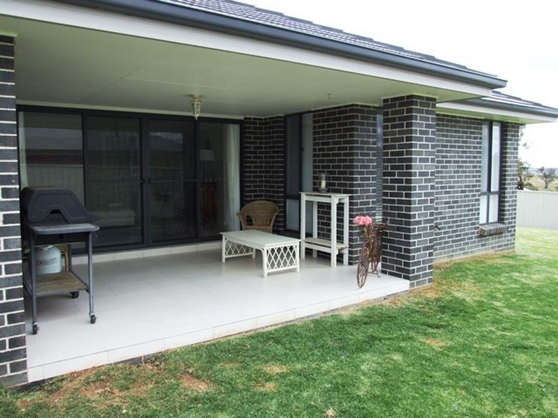 9 Candlebark Crescent, Orange NSW 2800