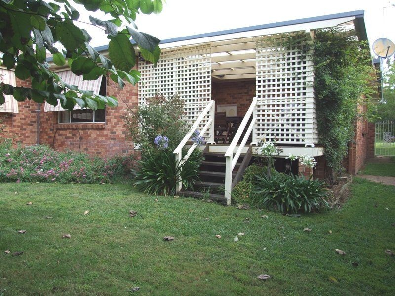 9 Lyrebird Place, Orange NSW 2800