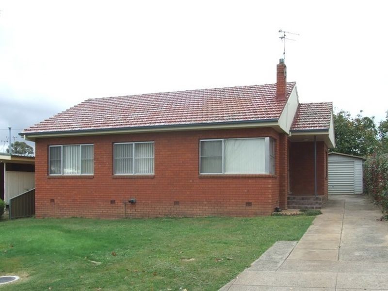 8 Legacy Avenue, Orange NSW 2800