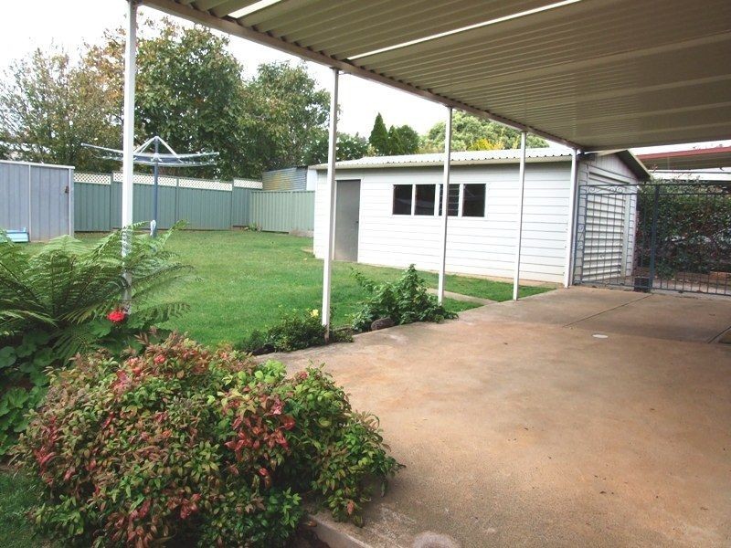 8 Legacy Avenue, Orange NSW 2800