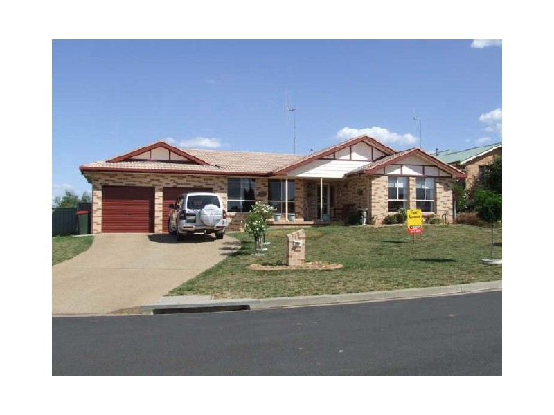 2 Grove Street, Spring Hill NSW 2800