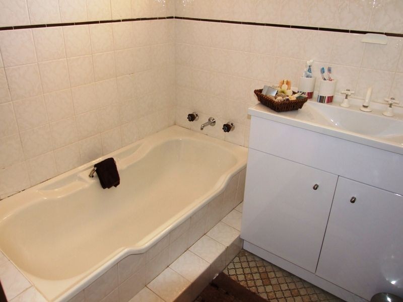 18 Benelong Place, Orange NSW 2800