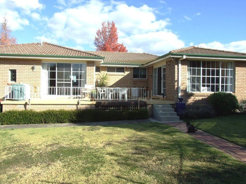 18 Benelong Place, Orange NSW 2800