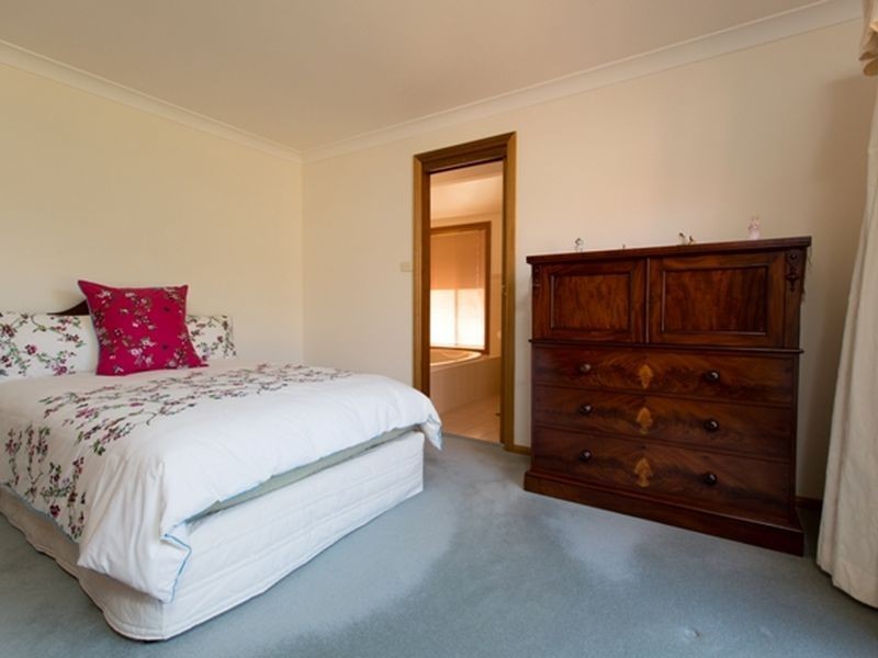 20 Kumali Circuit, Orange NSW 2800