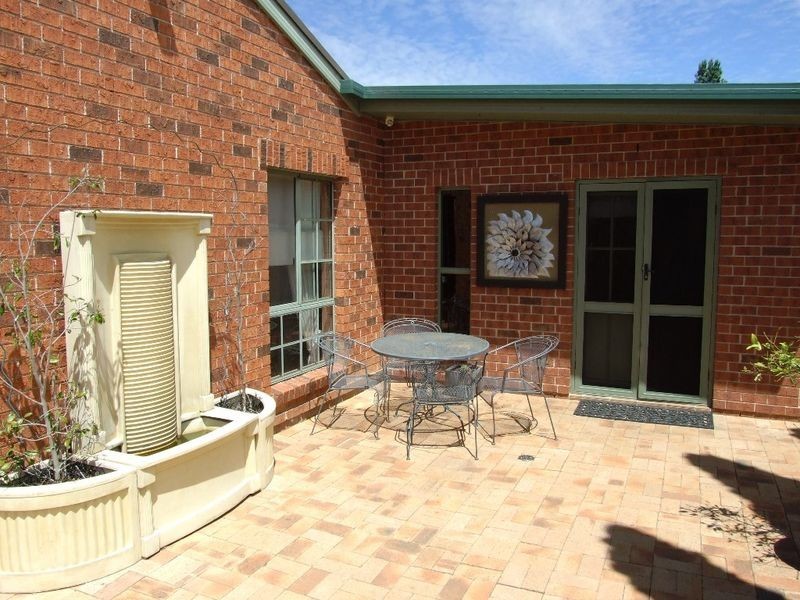 17 Crinoline Street, Orange NSW 2800