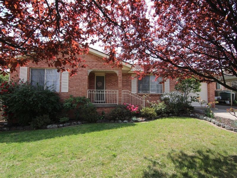 2 Wickham Close, Orange NSW 2800