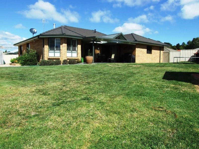 7 Burrows Court, Orange NSW 2800