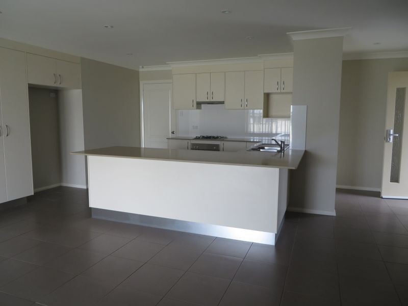 8 Onyx Place, Orange NSW 2800