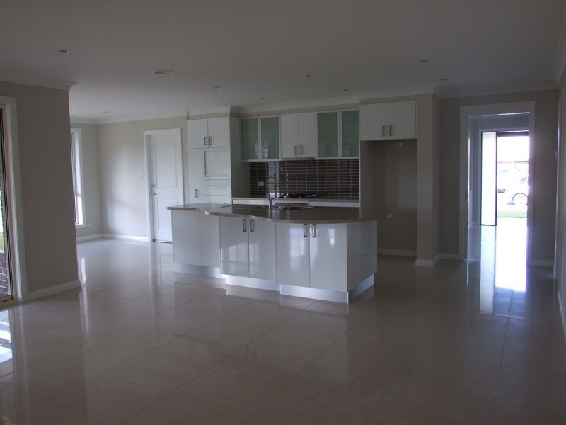 92 Diamond Drive, Orange NSW 2800