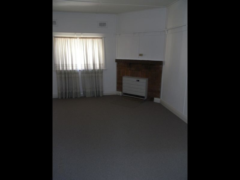 6 National  Avenue, Orange NSW 2800