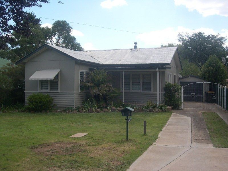 13 Kearneys Drive, Orange NSW 2800