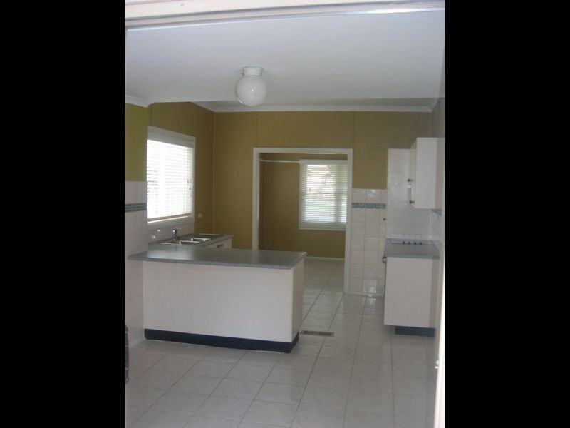 13 Kearneys Drive, Orange NSW 2800