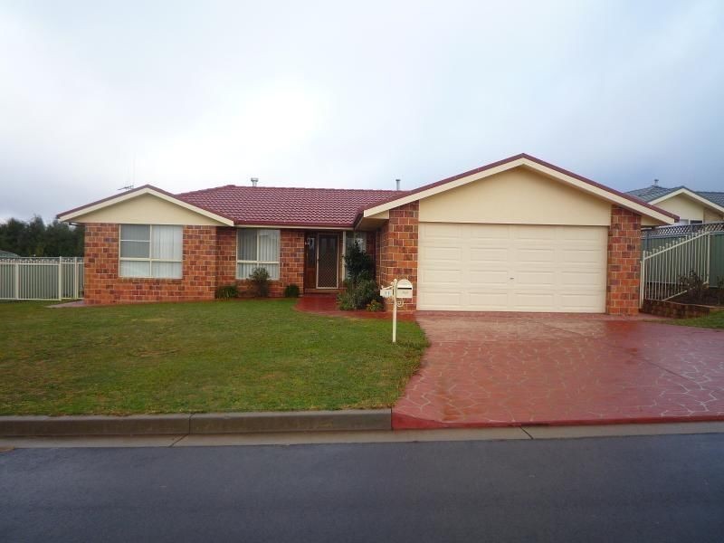11 Wisteria Place, Orange NSW 2800