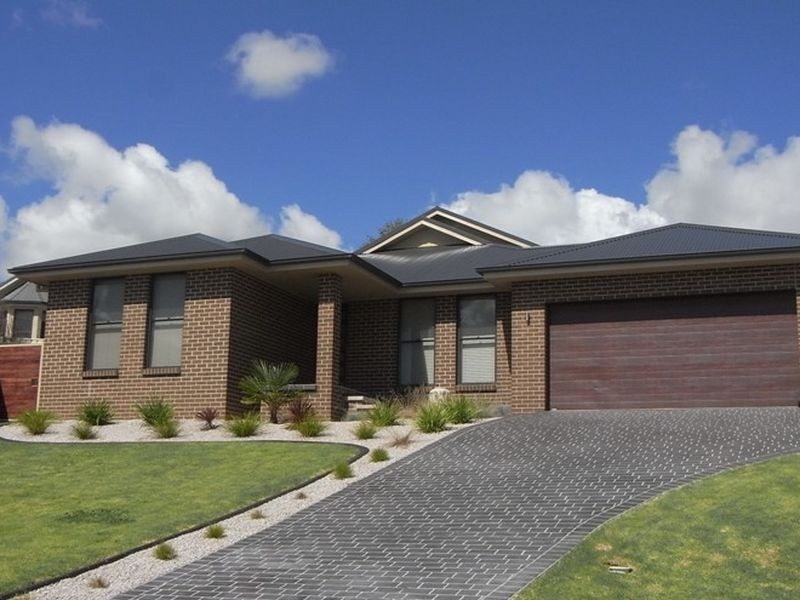 2 Maroney Close, Orange NSW 2800