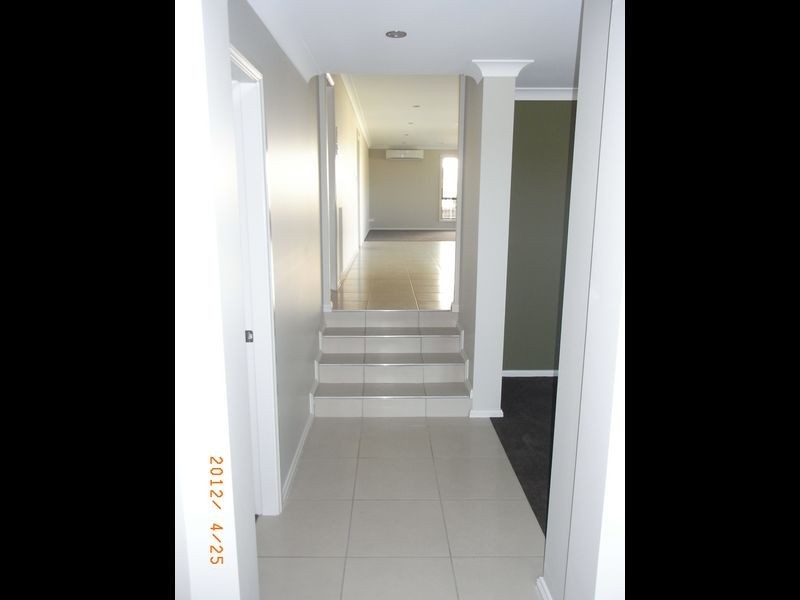 2 Maroney Close, Orange NSW 2800