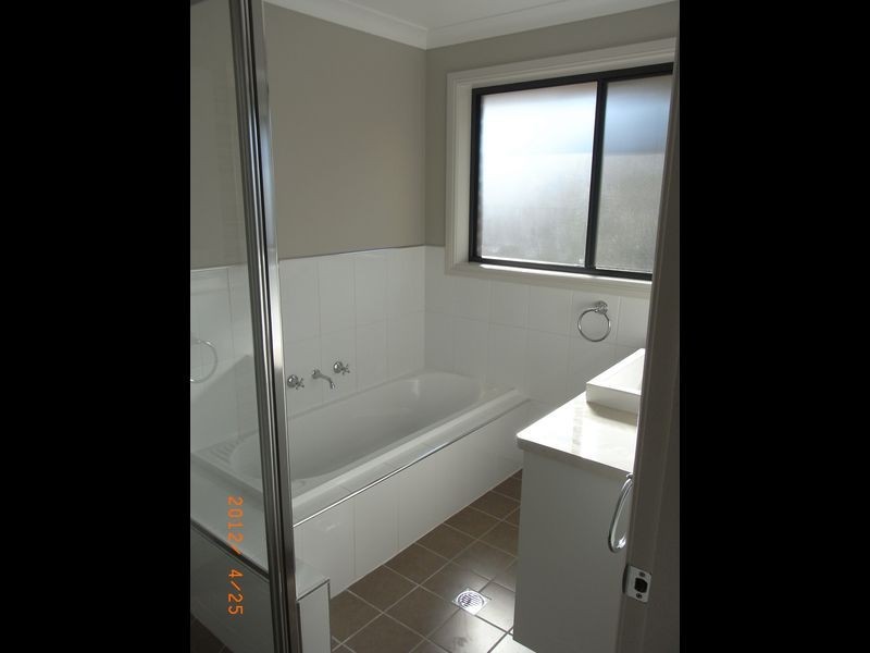 2 Maroney Close, Orange NSW 2800