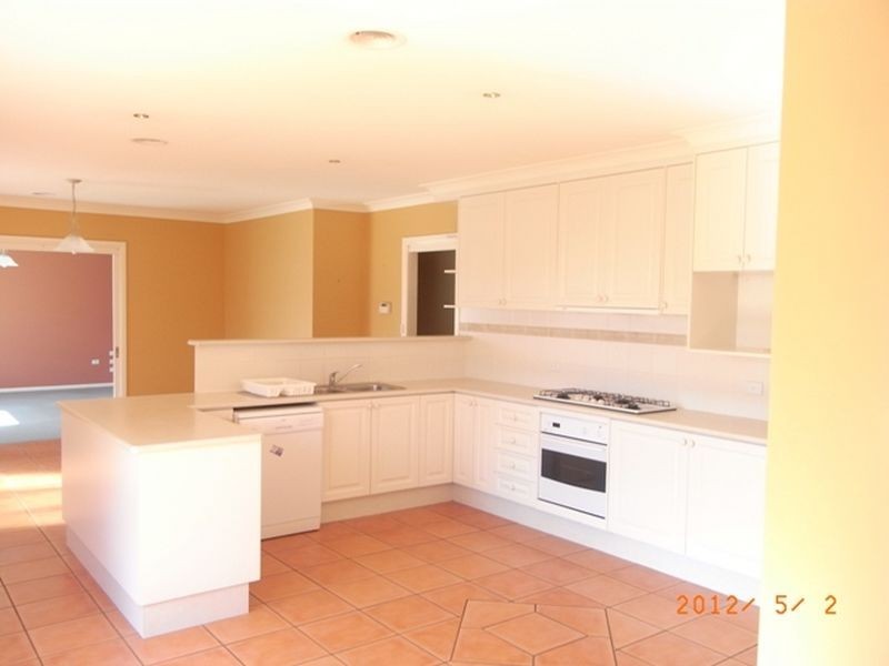 4 Birchgrove Drive, Orange NSW 2800