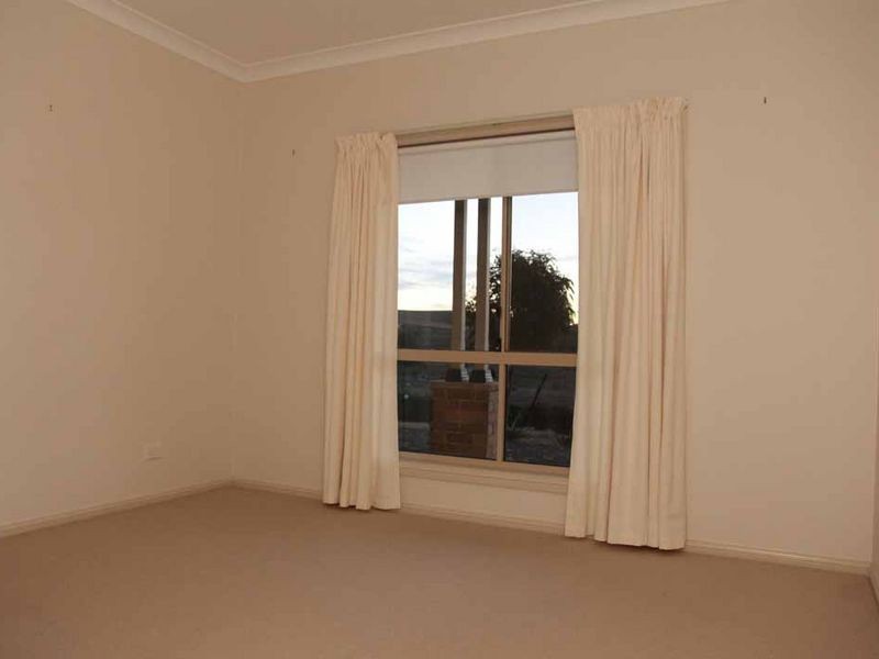 13 Windera Way, Orange NSW 2800