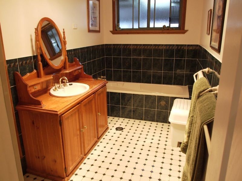 17 Crinoline St, Orange NSW 2800