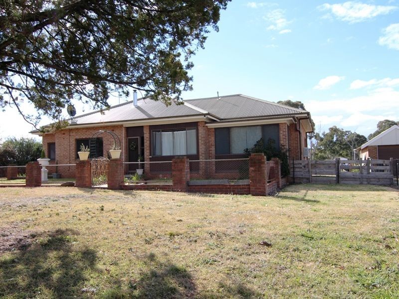 216 Long Swamp Road, Orange NSW 2800