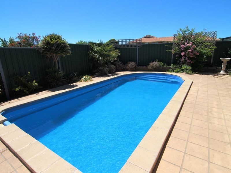 2 McCarron Place, Orange NSW 2800