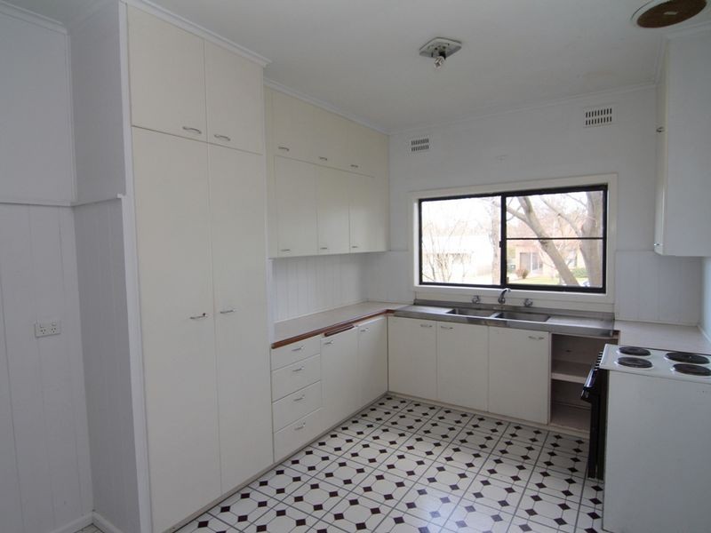 15 Collwood Crescent, Orange NSW 2800