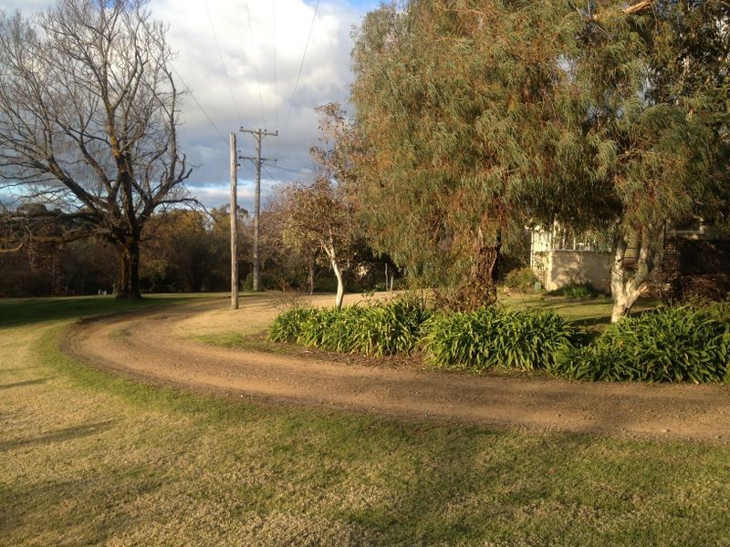 “Stanley F Underwoods Lane, Orange NSW 2800