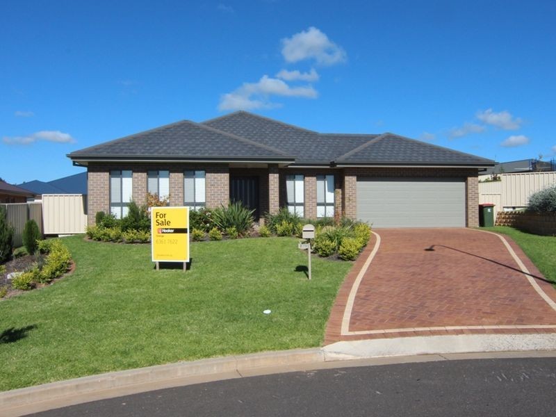 2 Row Close, Orange NSW 2800