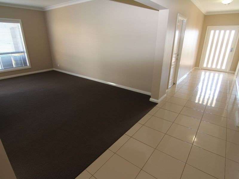 2 Row Close, Orange NSW 2800