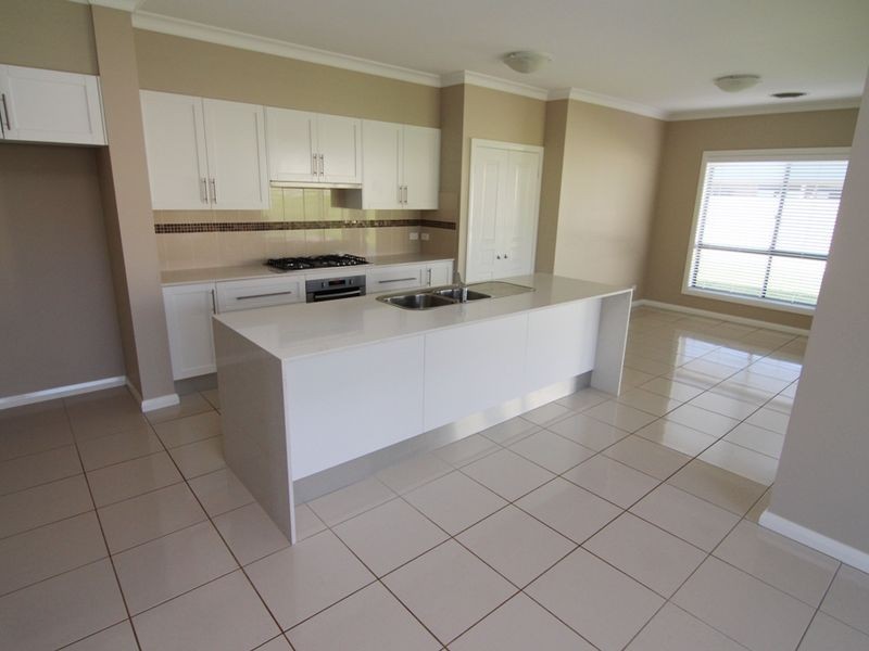 2 Row Close, Orange NSW 2800