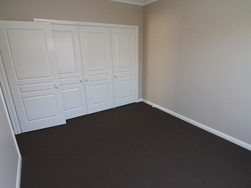 2 Row Close, Orange NSW 2800