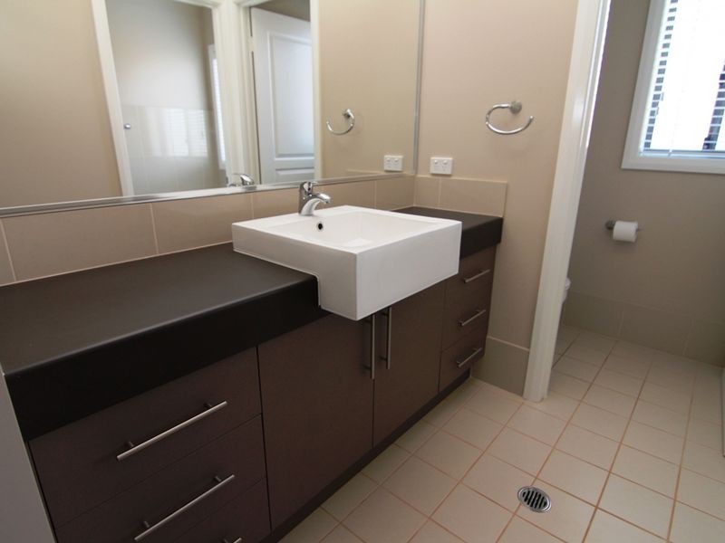 2 Row Close, Orange NSW 2800