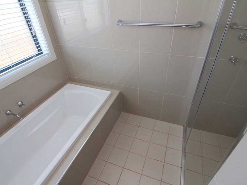2 Row Close, Orange NSW 2800