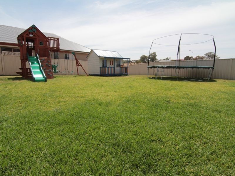 4 Stewart Close, Orange NSW 2800