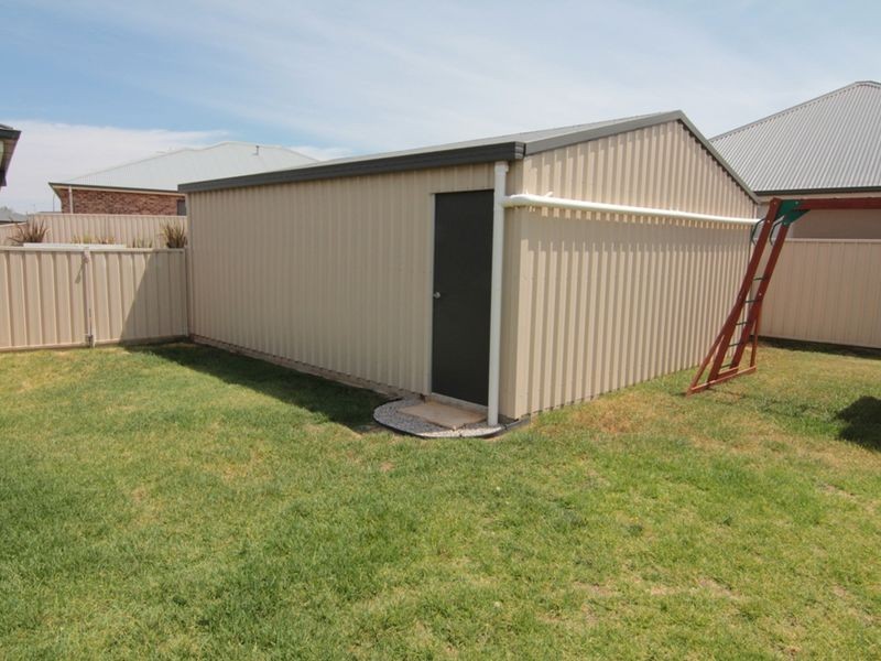 4 Stewart Close, Orange NSW 2800