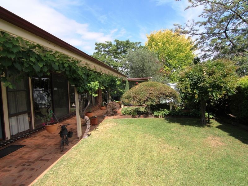 13 Noonameena Drive, Orange NSW 2800