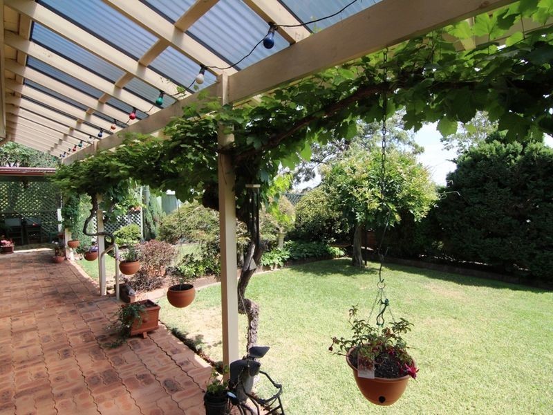 13 Noonameena Drive, Orange NSW 2800