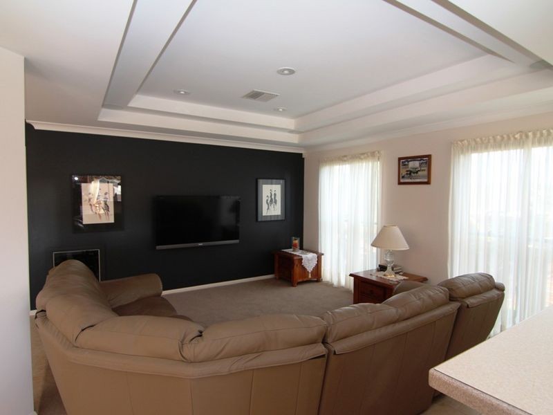 16 Pine Ridge Drive, Orange NSW 2800