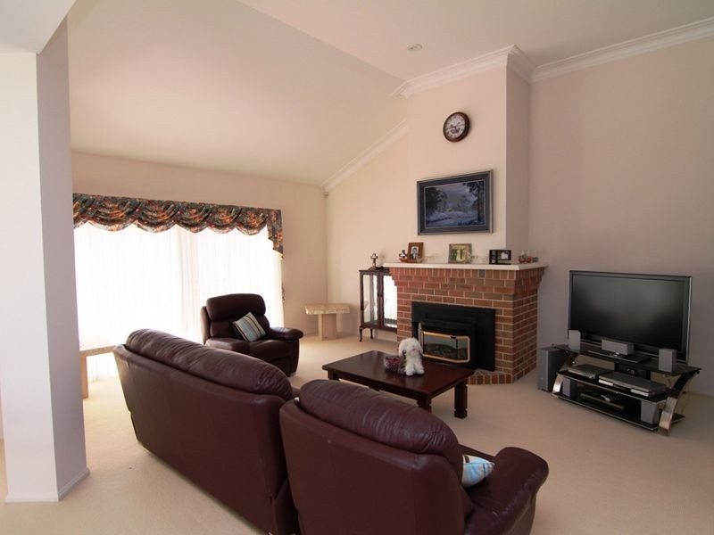 16 Pine Ridge Drive, Orange NSW 2800