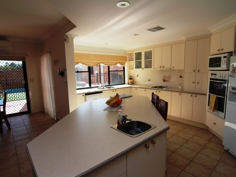 16 Pine Ridge Drive, Orange NSW 2800