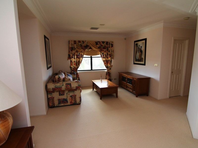 16 Pine Ridge Drive, Orange NSW 2800