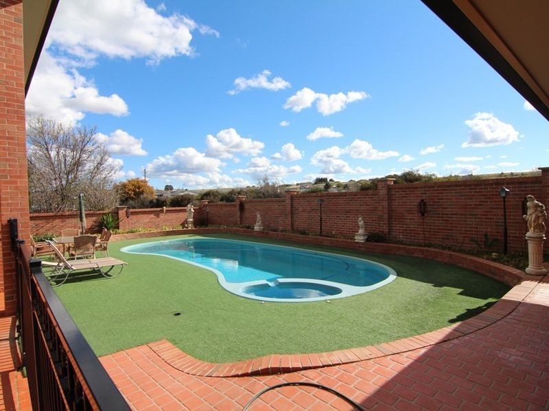 16 Pine Ridge Drive, Orange NSW 2800