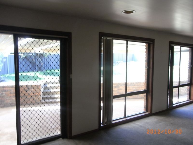 2 Lyrebird Place, Orange NSW 2800