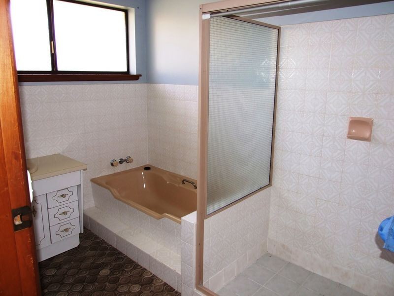 7 James Cook Crescent, Orange NSW 2800